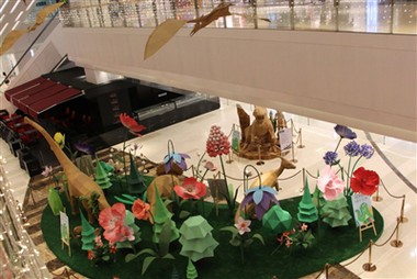 Decorações de shopping center de floresta de papel