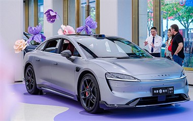 Arte em papel e marcas de carros